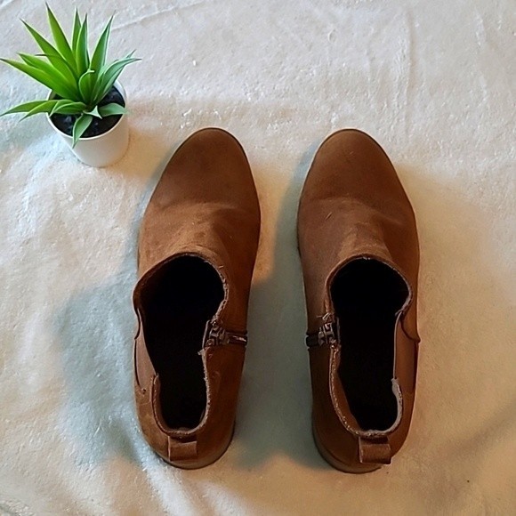 Womens Brown Faux Suede Ankle Boots Size 7 Zip Up Boho Fall Winter Booties - Picture 3 of 8